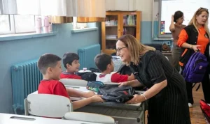 Güzelbahçe Belediyesi’nden Öğrencilere Kırtasiye Desteği