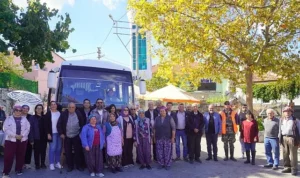 Seferihisar Belediye Başkan Vekili Fuat Gümüş, Gödence Üretici Pazarı’nı ziyaret ederek üreticilerle bir araya geldi.